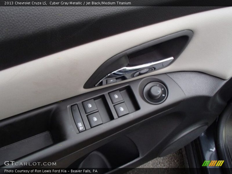 Cyber Gray Metallic / Jet Black/Medium Titanium 2013 Chevrolet Cruze LS