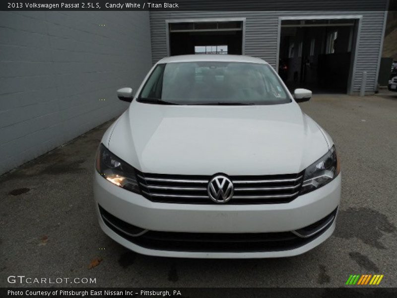 Candy White / Titan Black 2013 Volkswagen Passat 2.5L S