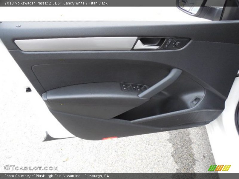 Door Panel of 2013 Passat 2.5L S