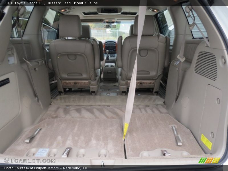  2010 Sienna XLE Trunk