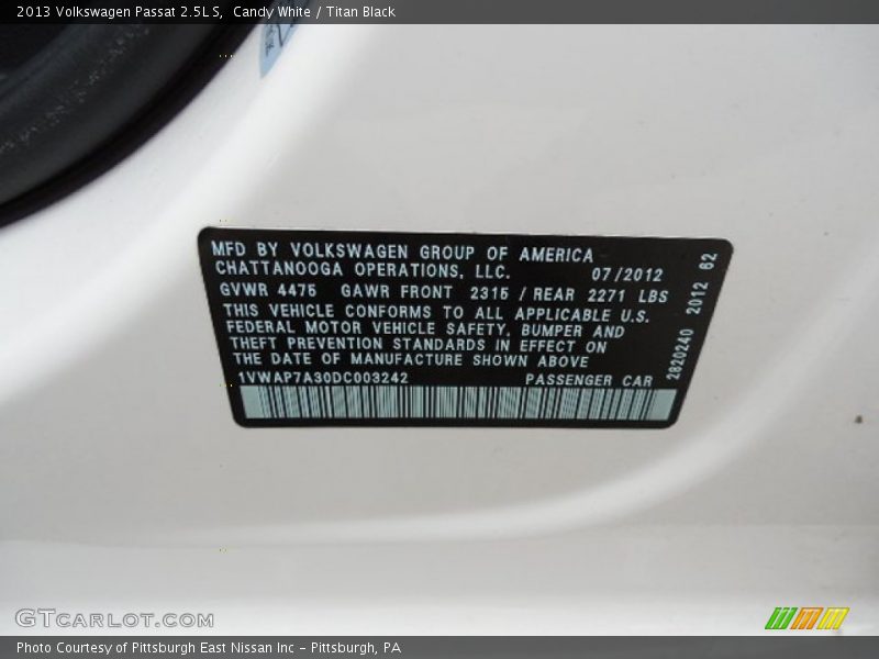 Candy White / Titan Black 2013 Volkswagen Passat 2.5L S