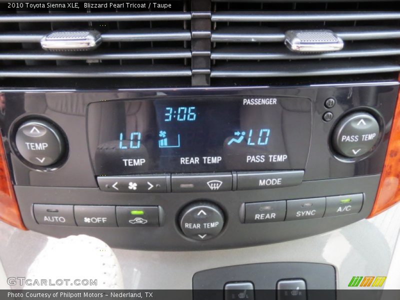 Controls of 2010 Sienna XLE
