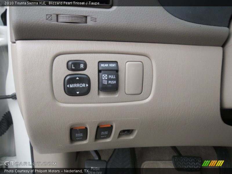 Controls of 2010 Sienna XLE