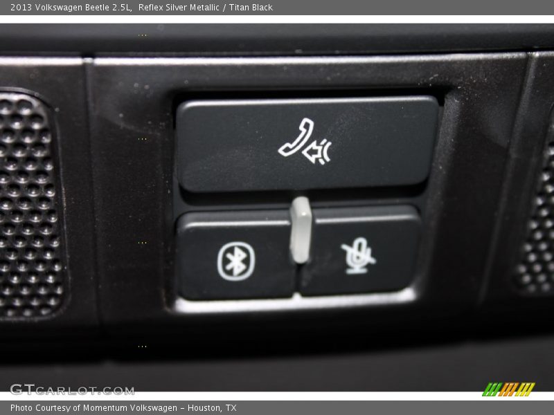 Reflex Silver Metallic / Titan Black 2013 Volkswagen Beetle 2.5L