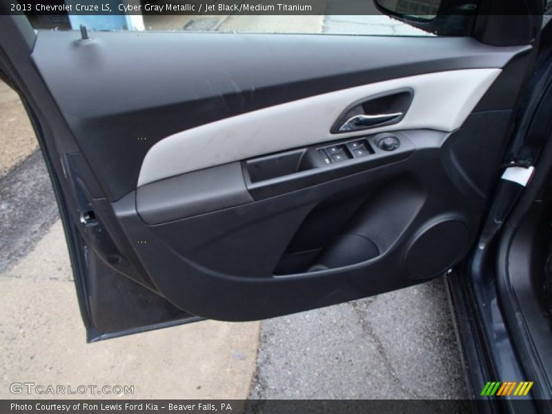 Cyber Gray Metallic / Jet Black/Medium Titanium 2013 Chevrolet Cruze LS