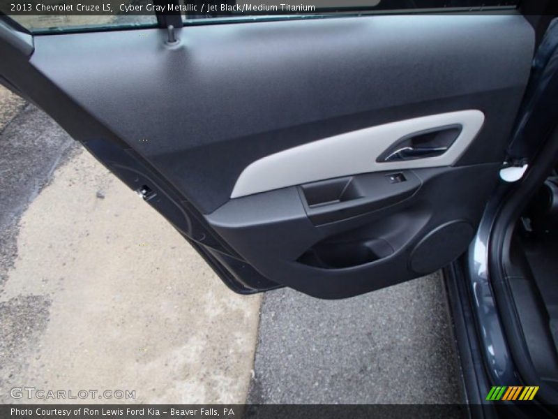 Cyber Gray Metallic / Jet Black/Medium Titanium 2013 Chevrolet Cruze LS