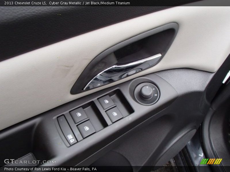 Cyber Gray Metallic / Jet Black/Medium Titanium 2013 Chevrolet Cruze LS