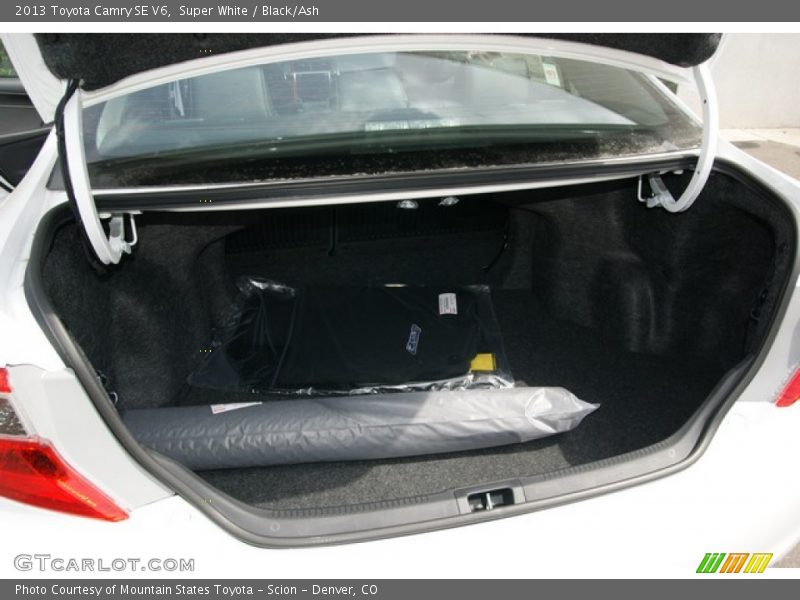 Super White / Black/Ash 2013 Toyota Camry SE V6