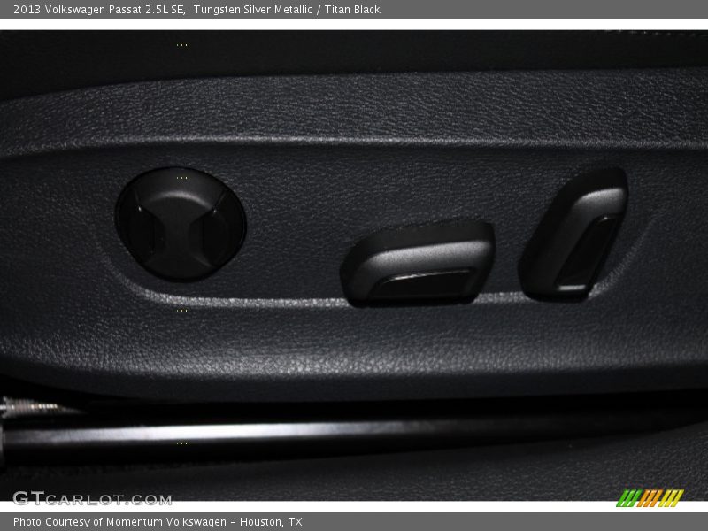 Tungsten Silver Metallic / Titan Black 2013 Volkswagen Passat 2.5L SE