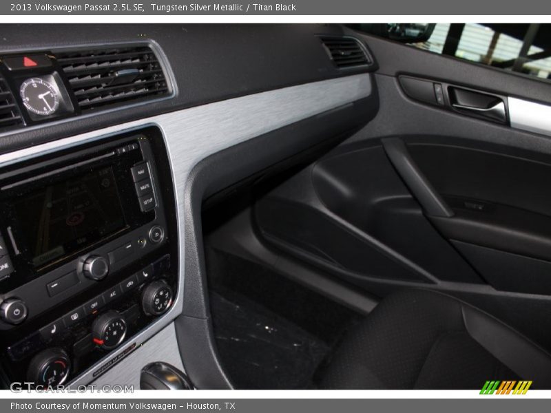 Tungsten Silver Metallic / Titan Black 2013 Volkswagen Passat 2.5L SE