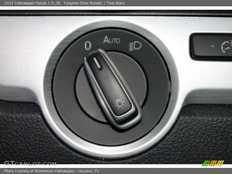 Tungsten Silver Metallic / Titan Black 2013 Volkswagen Passat 2.5L SE