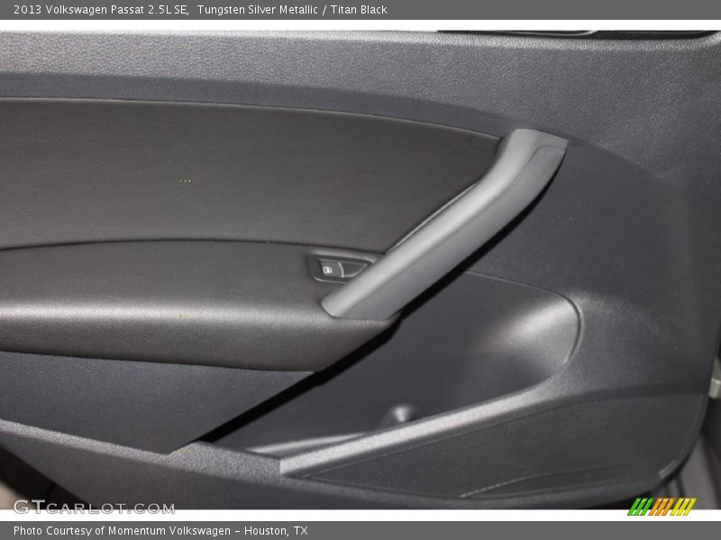 Tungsten Silver Metallic / Titan Black 2013 Volkswagen Passat 2.5L SE
