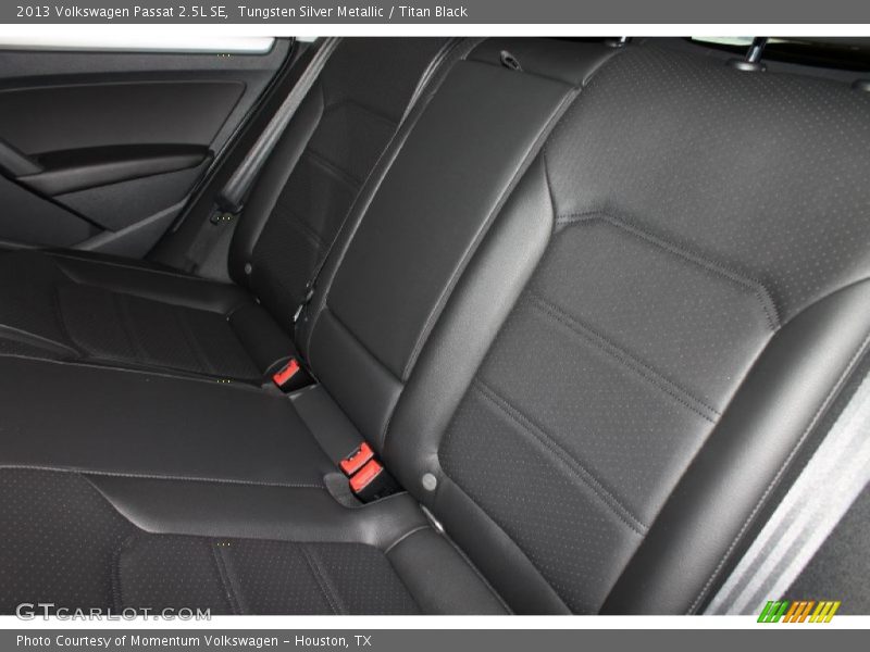 Tungsten Silver Metallic / Titan Black 2013 Volkswagen Passat 2.5L SE