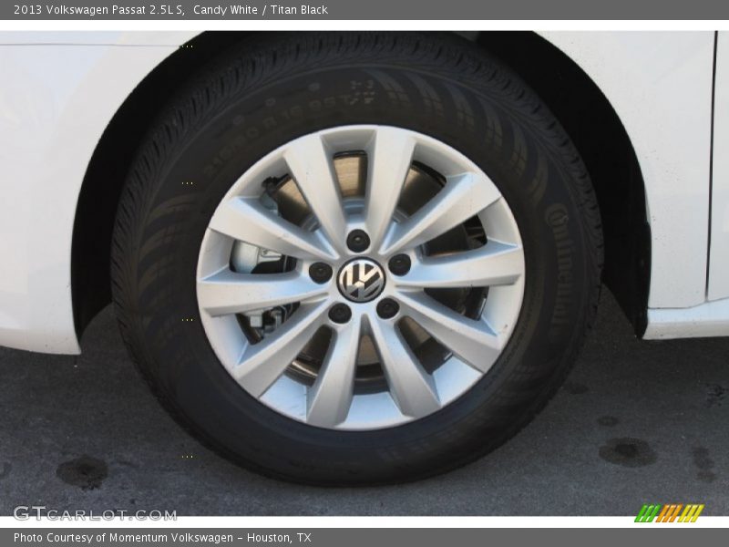 Candy White / Titan Black 2013 Volkswagen Passat 2.5L S