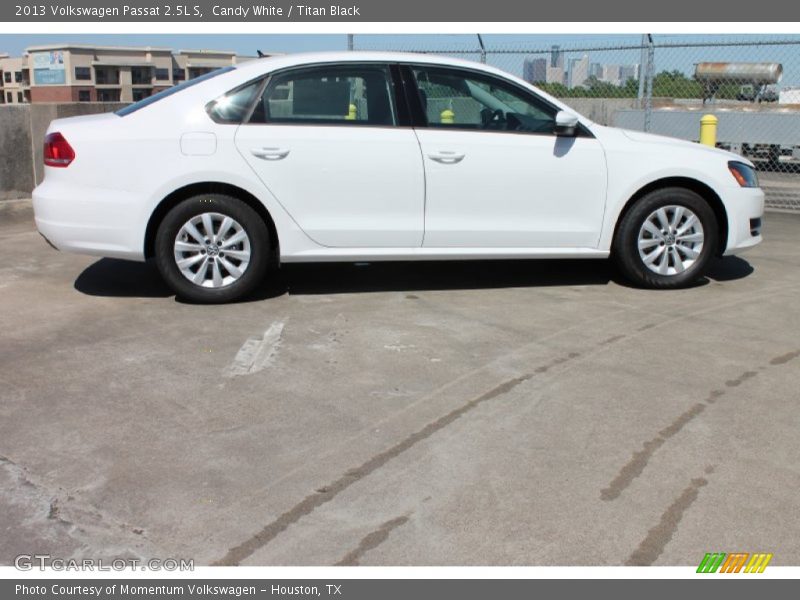 Candy White / Titan Black 2013 Volkswagen Passat 2.5L S