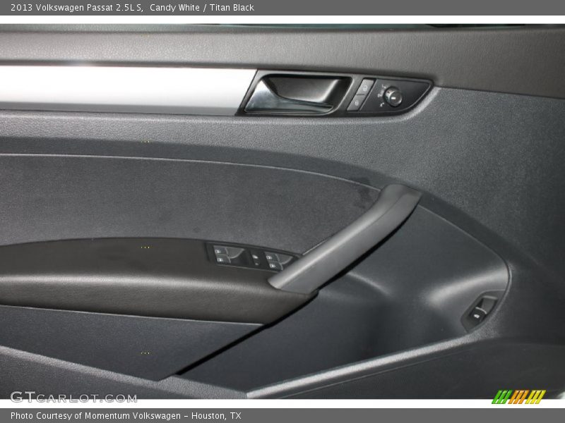 Candy White / Titan Black 2013 Volkswagen Passat 2.5L S