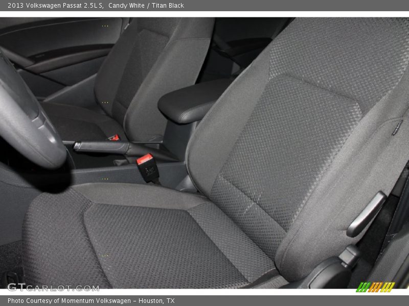 Candy White / Titan Black 2013 Volkswagen Passat 2.5L S