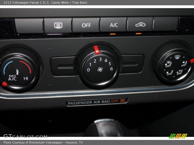 Candy White / Titan Black 2013 Volkswagen Passat 2.5L S