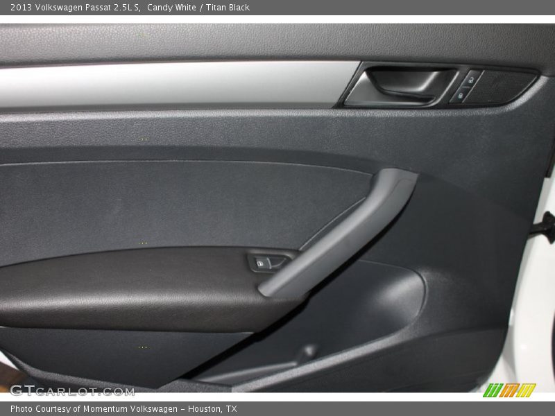 Candy White / Titan Black 2013 Volkswagen Passat 2.5L S