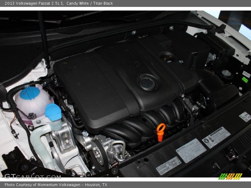 Candy White / Titan Black 2013 Volkswagen Passat 2.5L S