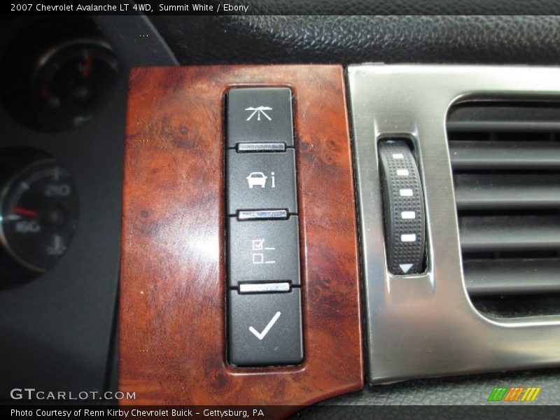 Summit White / Ebony 2007 Chevrolet Avalanche LT 4WD