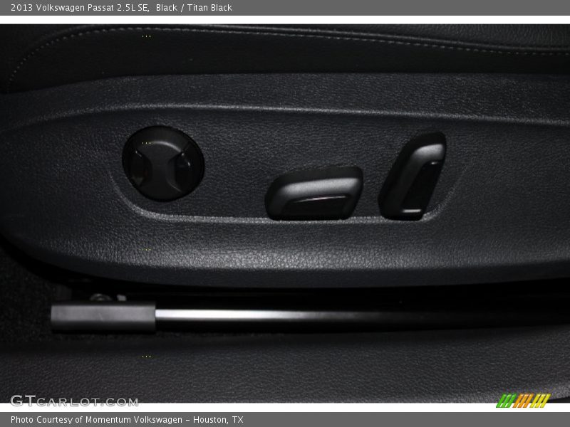 Black / Titan Black 2013 Volkswagen Passat 2.5L SE