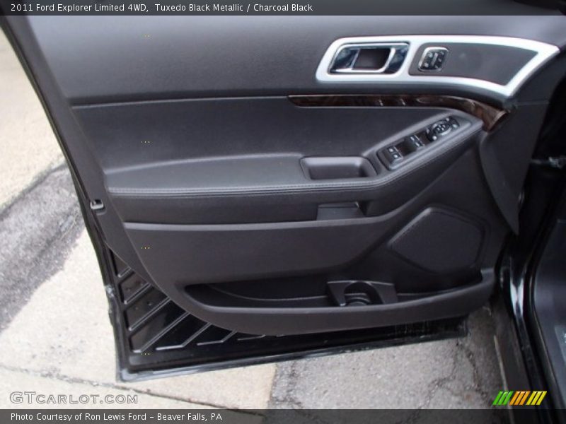 Tuxedo Black Metallic / Charcoal Black 2011 Ford Explorer Limited 4WD