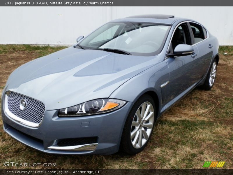 Front 3/4 View of 2013 XF 3.0 AWD