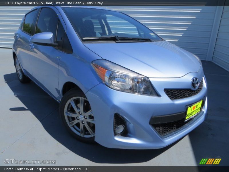 Wave Line Pearl / Dark Gray 2013 Toyota Yaris SE 5 Door