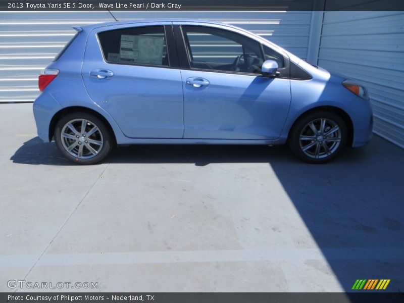 Wave Line Pearl / Dark Gray 2013 Toyota Yaris SE 5 Door