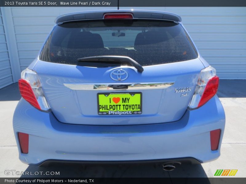 Wave Line Pearl / Dark Gray 2013 Toyota Yaris SE 5 Door