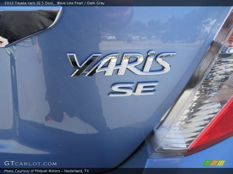 Wave Line Pearl / Dark Gray 2013 Toyota Yaris SE 5 Door