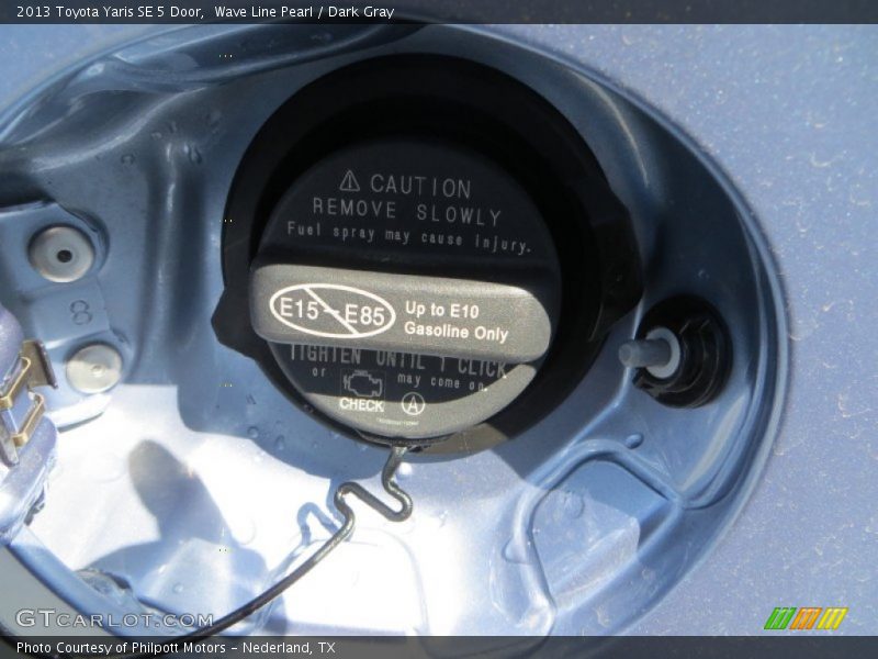 Wave Line Pearl / Dark Gray 2013 Toyota Yaris SE 5 Door