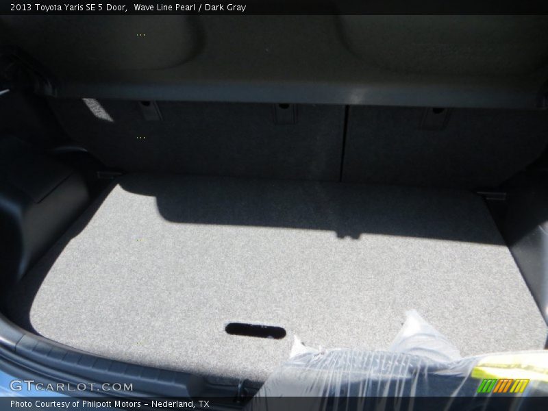 Wave Line Pearl / Dark Gray 2013 Toyota Yaris SE 5 Door