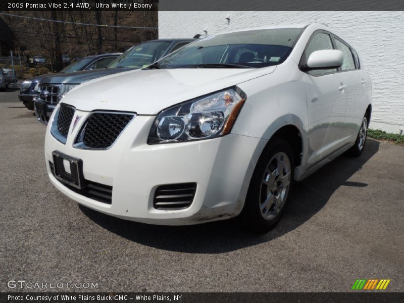 Ultra White / Ebony 2009 Pontiac Vibe 2.4 AWD