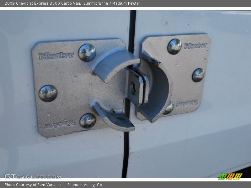 Summit White / Medium Pewter 2009 Chevrolet Express 3500 Cargo Van
