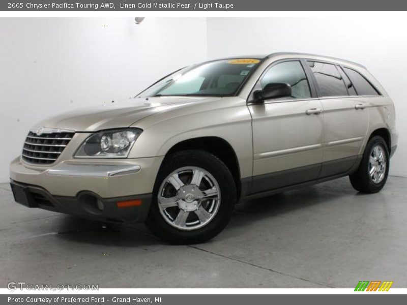 Front 3/4 View of 2005 Pacifica Touring AWD