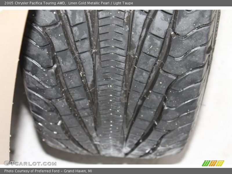 Linen Gold Metallic Pearl / Light Taupe 2005 Chrysler Pacifica Touring AWD