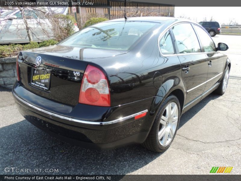 Black / Grey 2005 Volkswagen Passat GLX Sedan