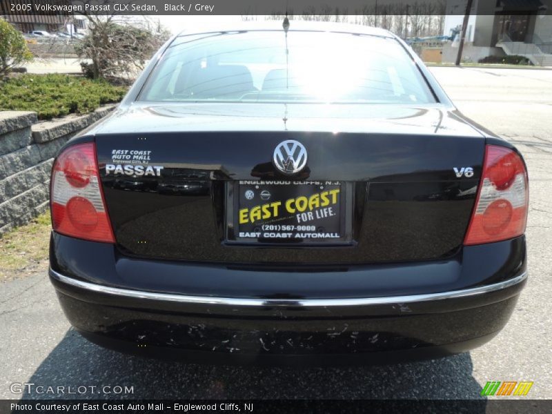 Black / Grey 2005 Volkswagen Passat GLX Sedan