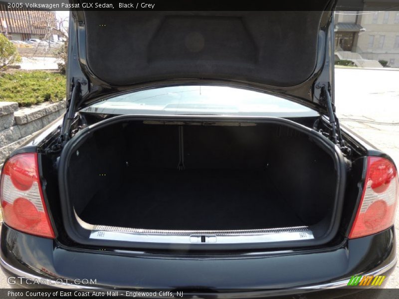 Black / Grey 2005 Volkswagen Passat GLX Sedan