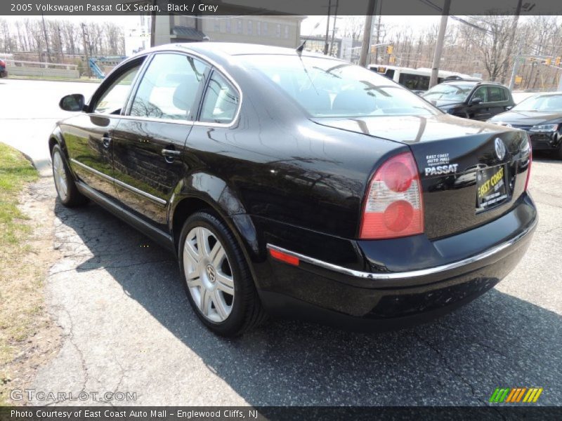 Black / Grey 2005 Volkswagen Passat GLX Sedan