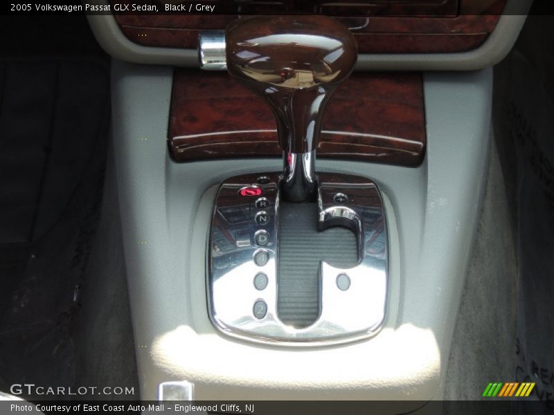 Black / Grey 2005 Volkswagen Passat GLX Sedan