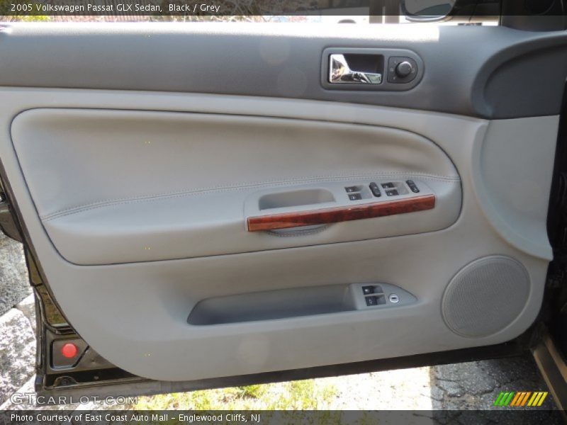 Black / Grey 2005 Volkswagen Passat GLX Sedan