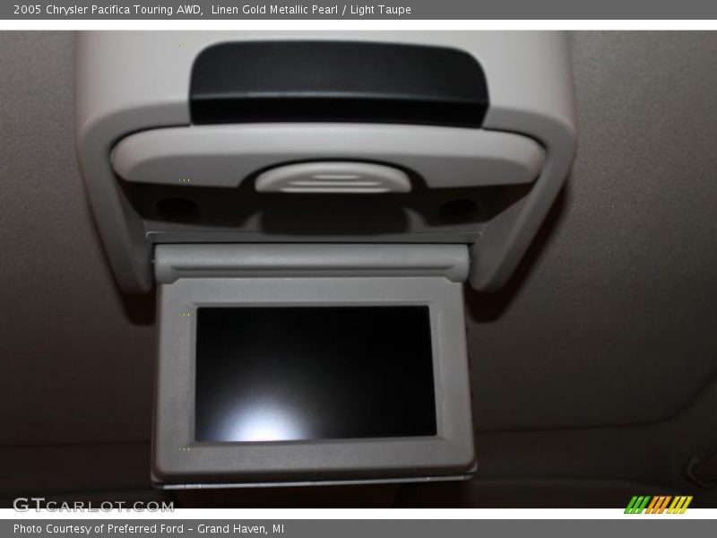 Linen Gold Metallic Pearl / Light Taupe 2005 Chrysler Pacifica Touring AWD
