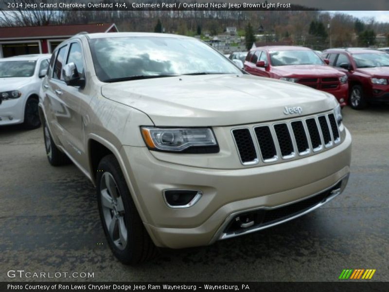 Front 3/4 View of 2014 Grand Cherokee Overland 4x4