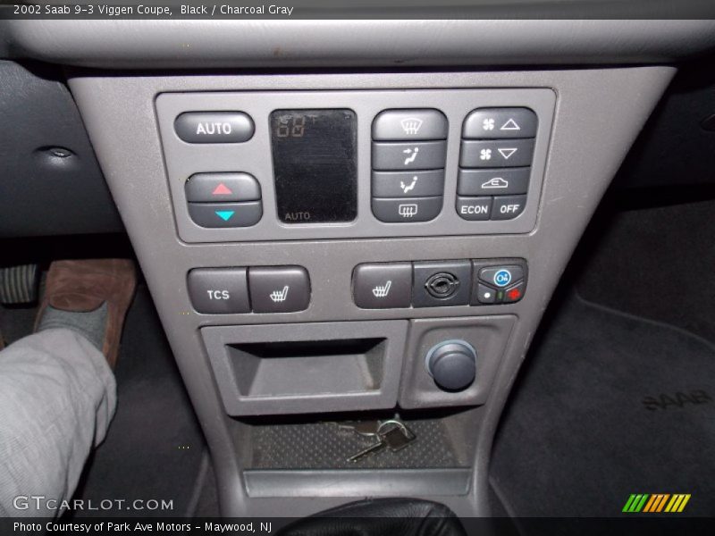 Controls of 2002 9-3 Viggen Coupe