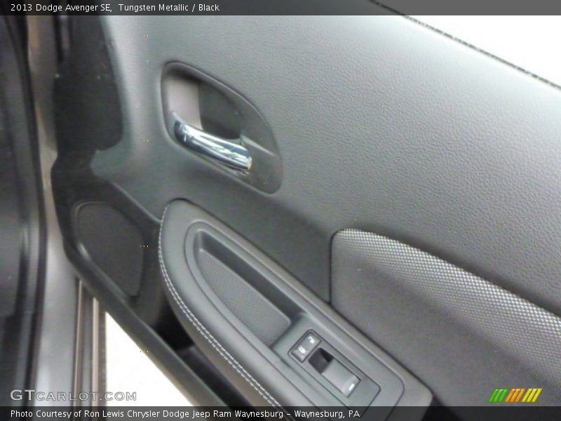 Tungsten Metallic / Black 2013 Dodge Avenger SE