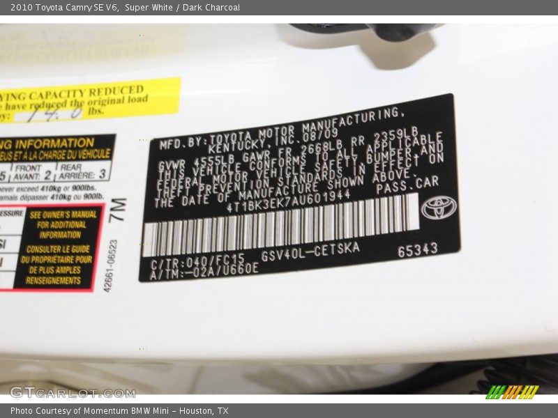 Super White / Dark Charcoal 2010 Toyota Camry SE V6