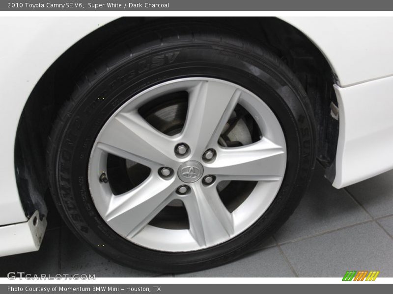 Super White / Dark Charcoal 2010 Toyota Camry SE V6